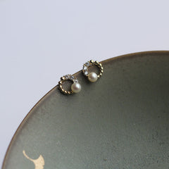 Solid 9K Gold/Genuine Freshwater Pearl déesse de la lune Earrings